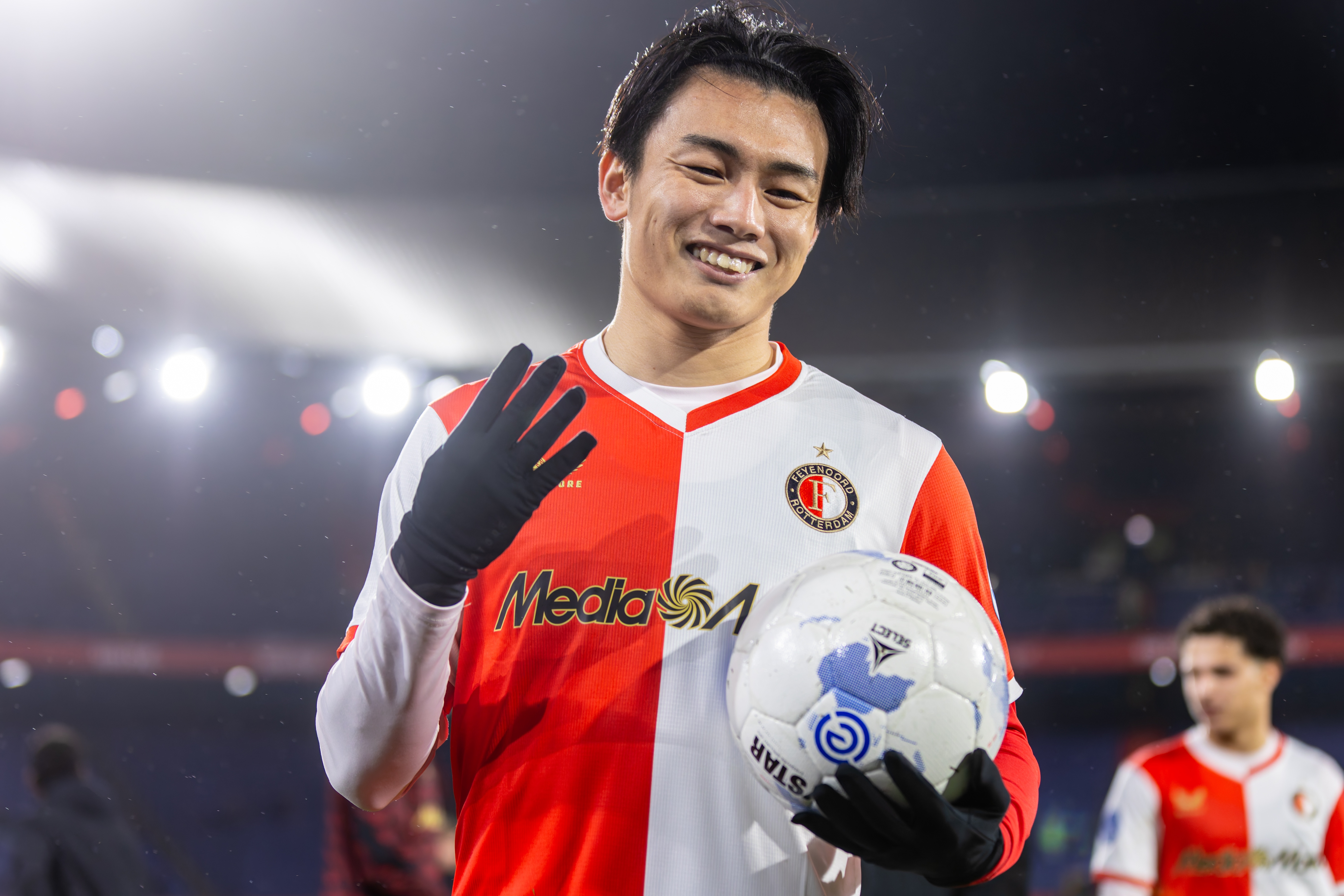 必威体育官方入口-荷甲日本德比费耶诺德1-1奈梅亨 上田绮世24球刷新单赛季进球纪录